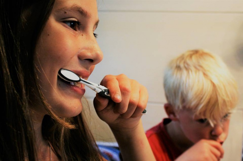 刷牙时恶心干呕还带血有可能存在咽部病症